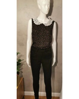 Czarna bluzka z białym kołnierzem – New Look