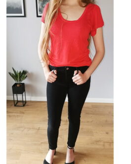 Czerwona bluzka – Top Secret