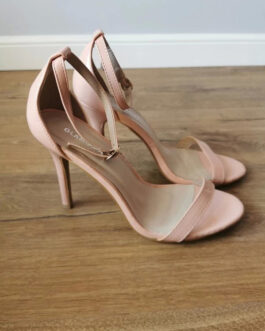 Beżowe sandałki – Glamorous