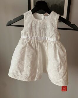 Biała sukienka – TU