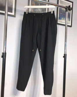 Czarne spodnie – Zara